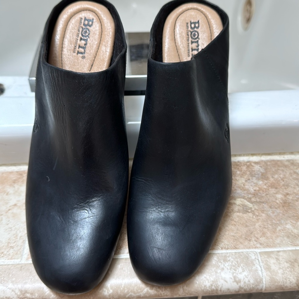 Born black shoes, size 10M, never worn, NWOB